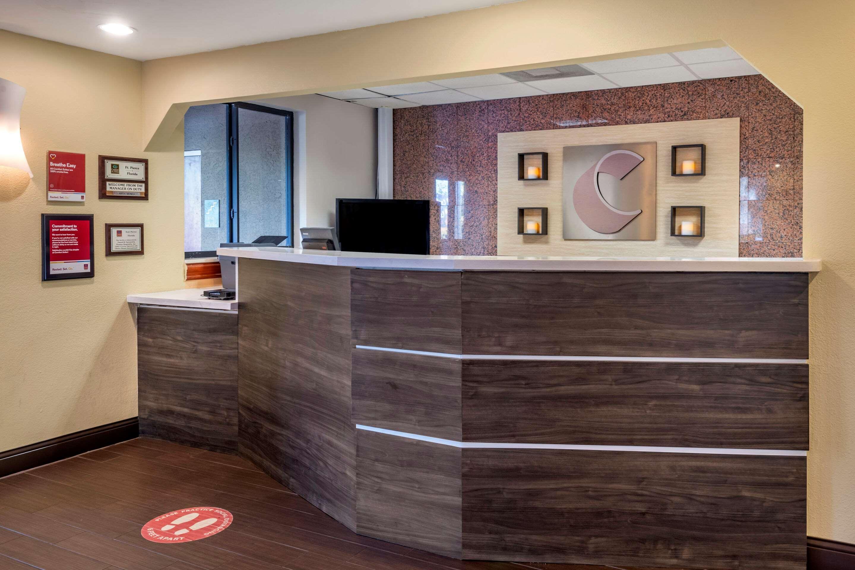 Comfort Suites Fort Pierce I-95 Exteriör bild