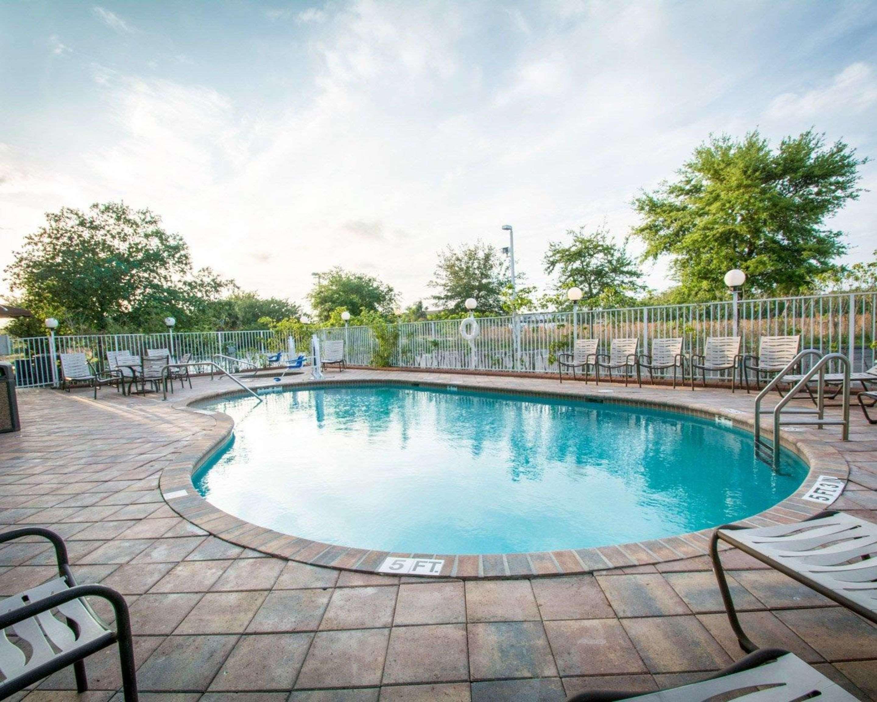 Comfort Suites Fort Pierce I-95 Exteriör bild